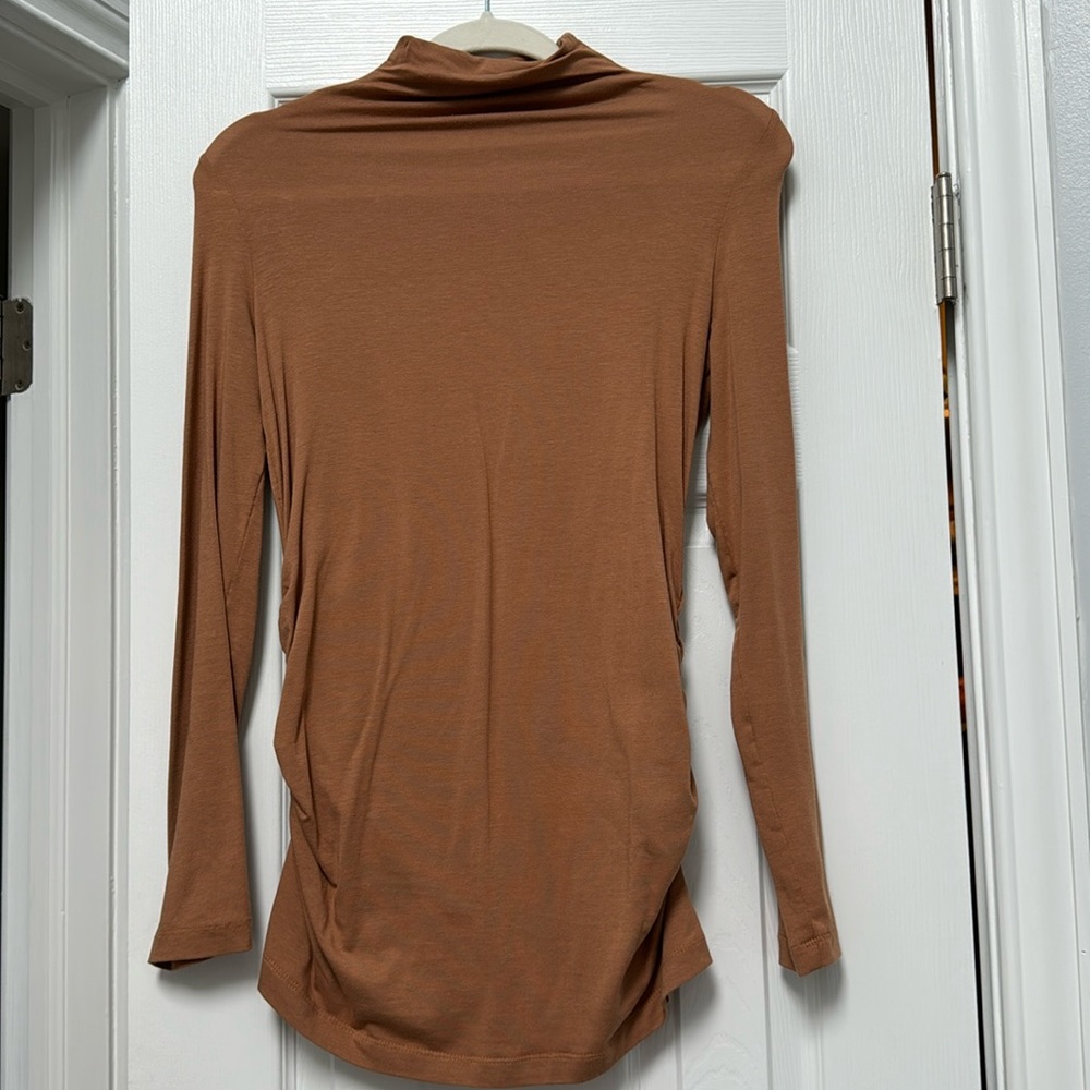 Stretch camel colored mock neck maternity top by GAP maternity